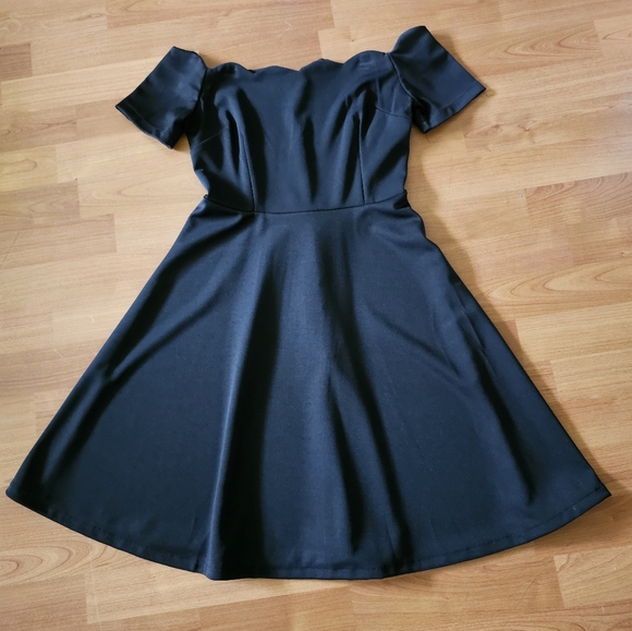 Off the shoulder scallop dress - Picture 1 of 3